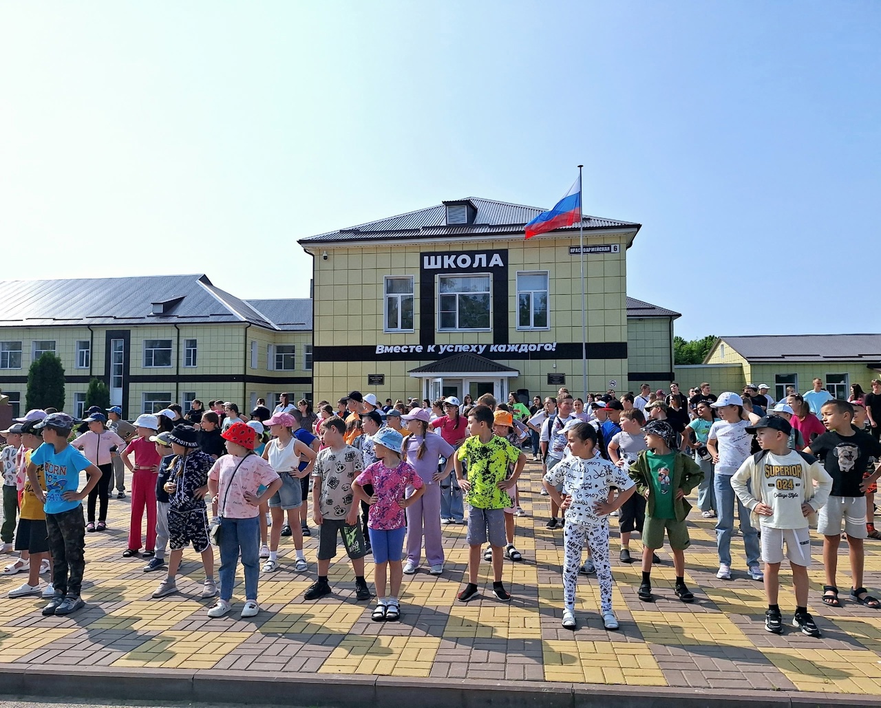 2 июня открыли свои двери школьные лагеря.